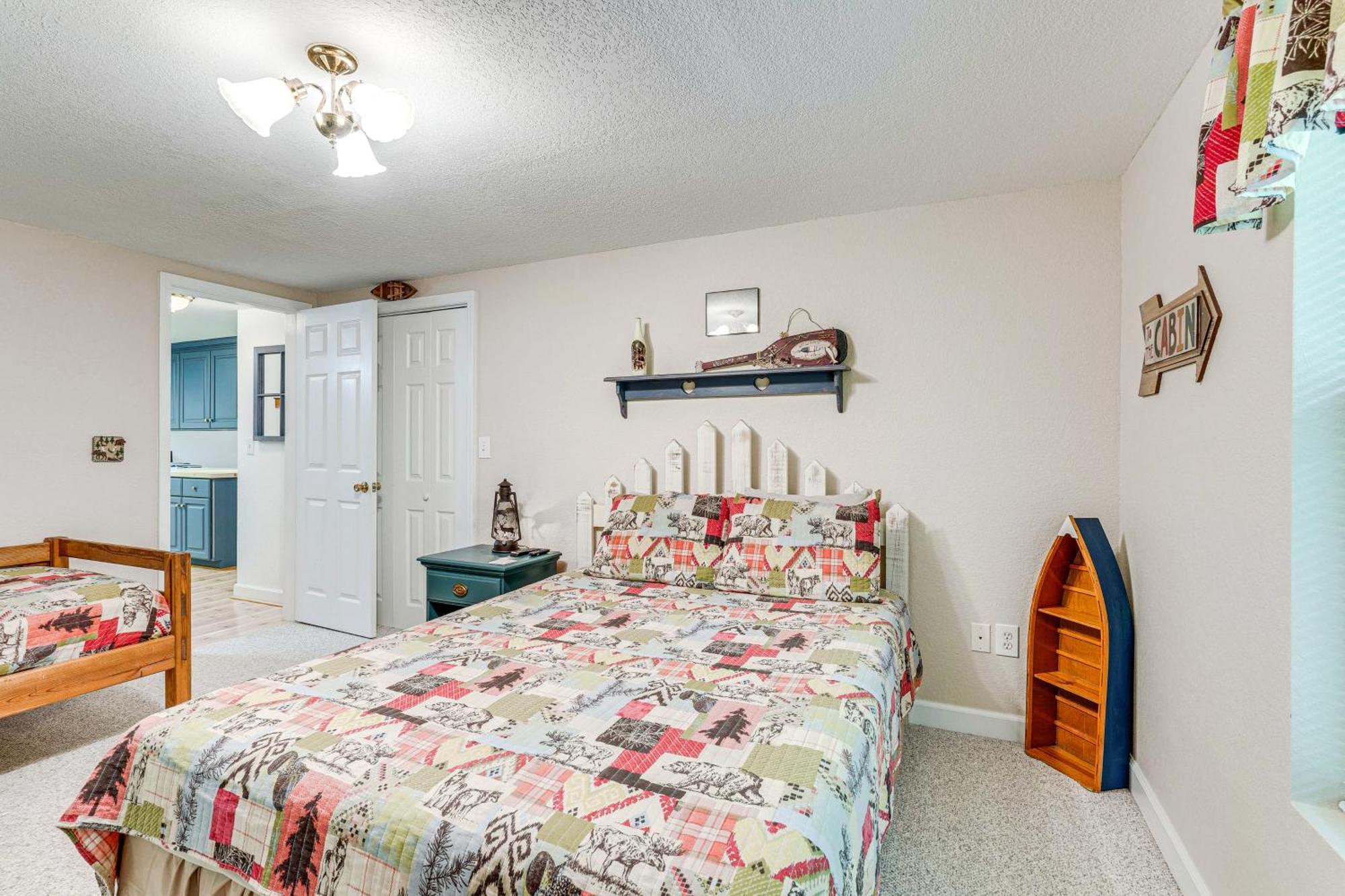 Secluded Cabin With Porch - 7 Miles To Lake Chatuge! Hayesville المظهر الخارجي الصورة