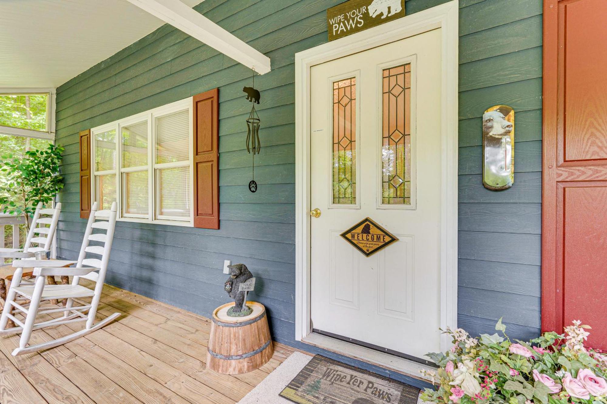 Secluded Cabin With Porch - 7 Miles To Lake Chatuge! Hayesville المظهر الخارجي الصورة