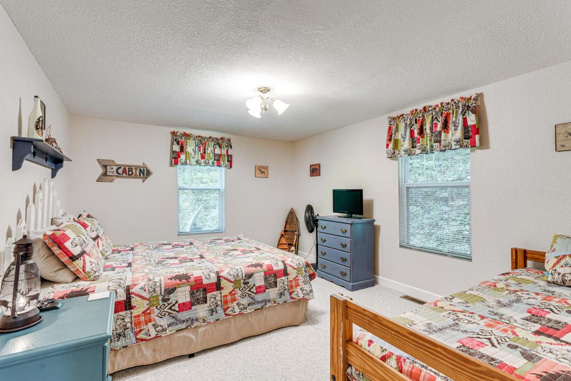 Secluded Cabin With Porch - 7 Miles To Lake Chatuge! Hayesville المظهر الخارجي الصورة