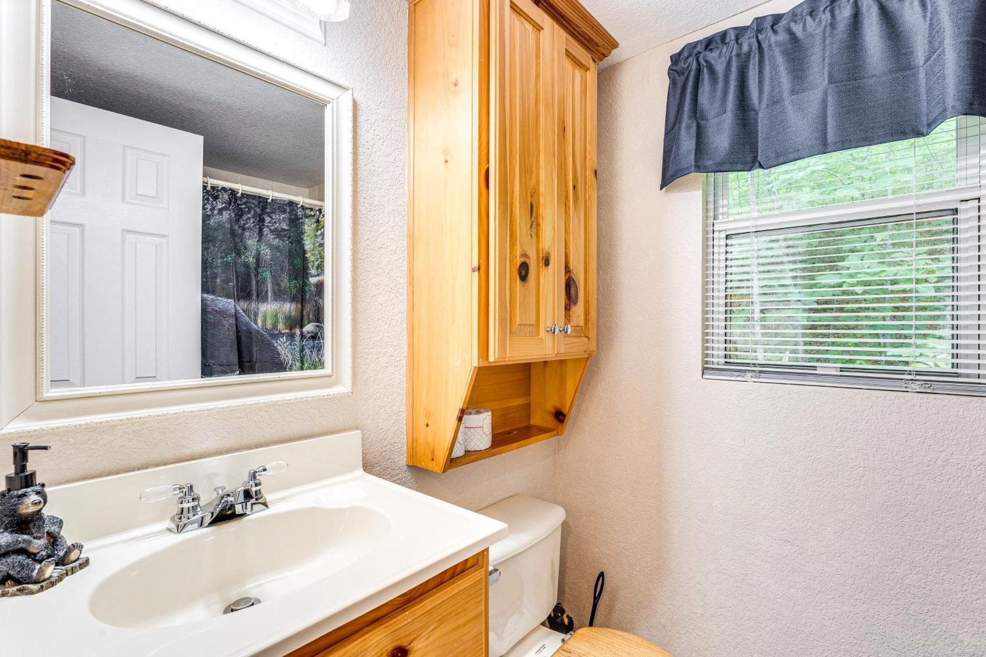Secluded Cabin With Porch - 7 Miles To Lake Chatuge! Hayesville المظهر الخارجي الصورة