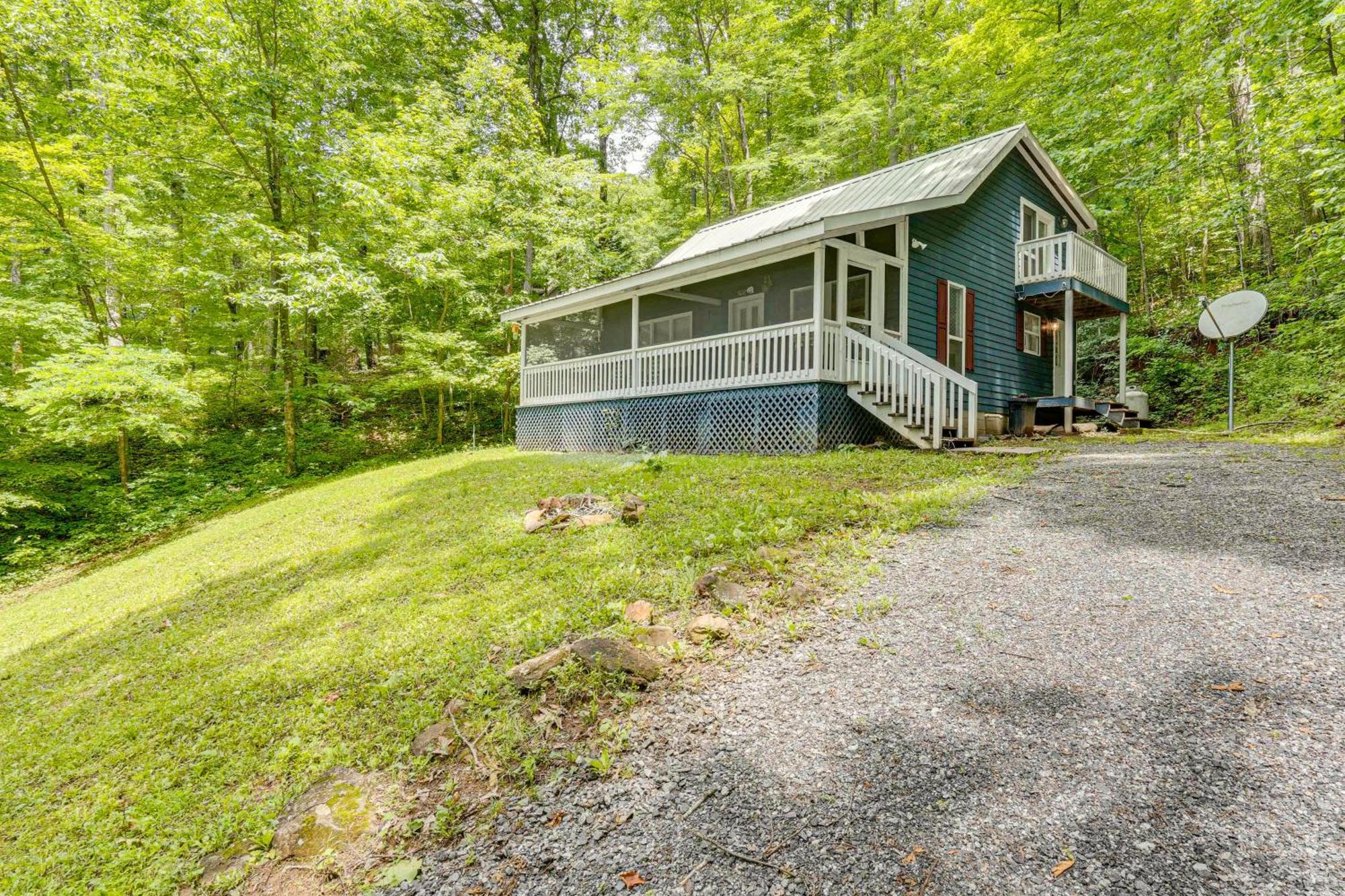 Secluded Cabin With Porch - 7 Miles To Lake Chatuge! Hayesville المظهر الخارجي الصورة