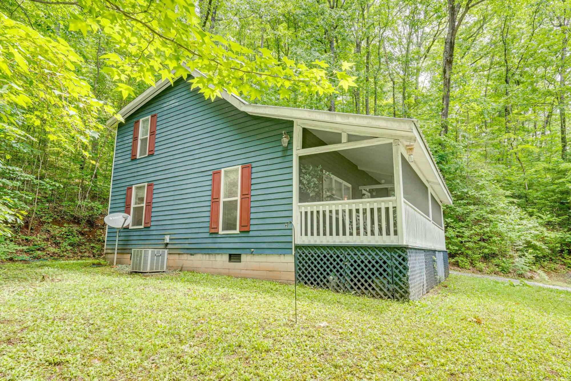 Secluded Cabin With Porch - 7 Miles To Lake Chatuge! Hayesville المظهر الخارجي الصورة